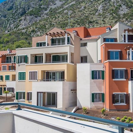 Lavender Bay Apartment C32 Donji Morinj Εξωτερικό φωτογραφία